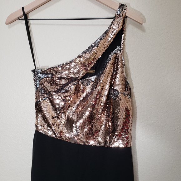 Alexia Admor 1-Shoulder Reversible Sequin Jumpsuit - Picture 5 of 8